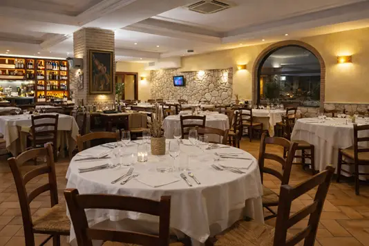 Sala interna del Ristorante La Valletta vicino Valmontone Outlet